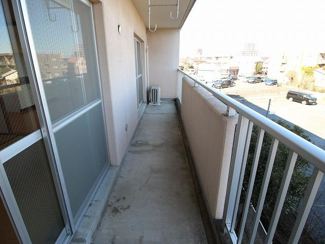 稲城市矢野口の賃貸マンションのバルコニー