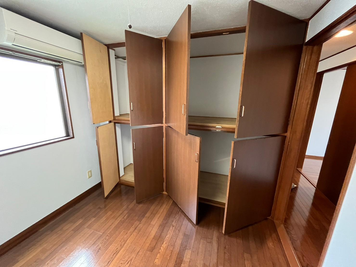 狛江市岩戸北３丁目の賃貸マンションの収納