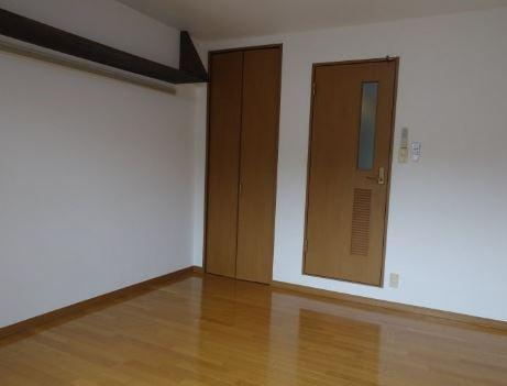 川崎市多摩区東三田３丁目の賃貸マンションの居間・リビング