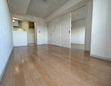 狛江市岩戸南２丁目の賃貸マンションの居間・リビング