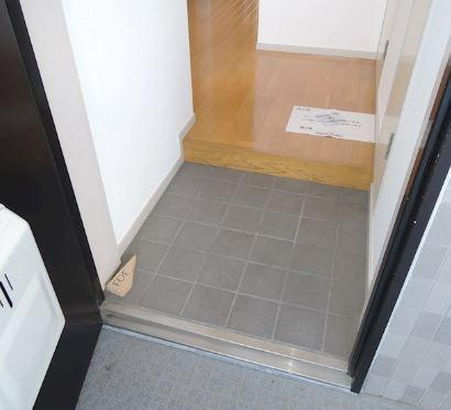 川崎市多摩区菅北浦２丁目の賃貸マンションの玄関