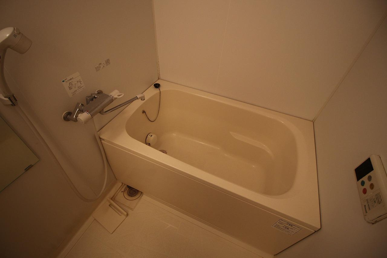 稲城市百村の賃貸マンションの浴室