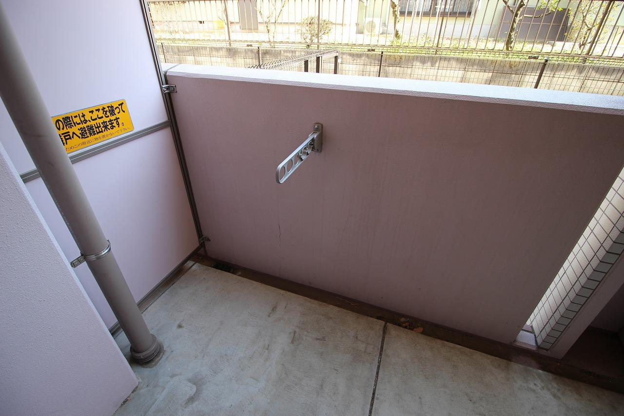 稲城市百村の賃貸マンションのバルコニー