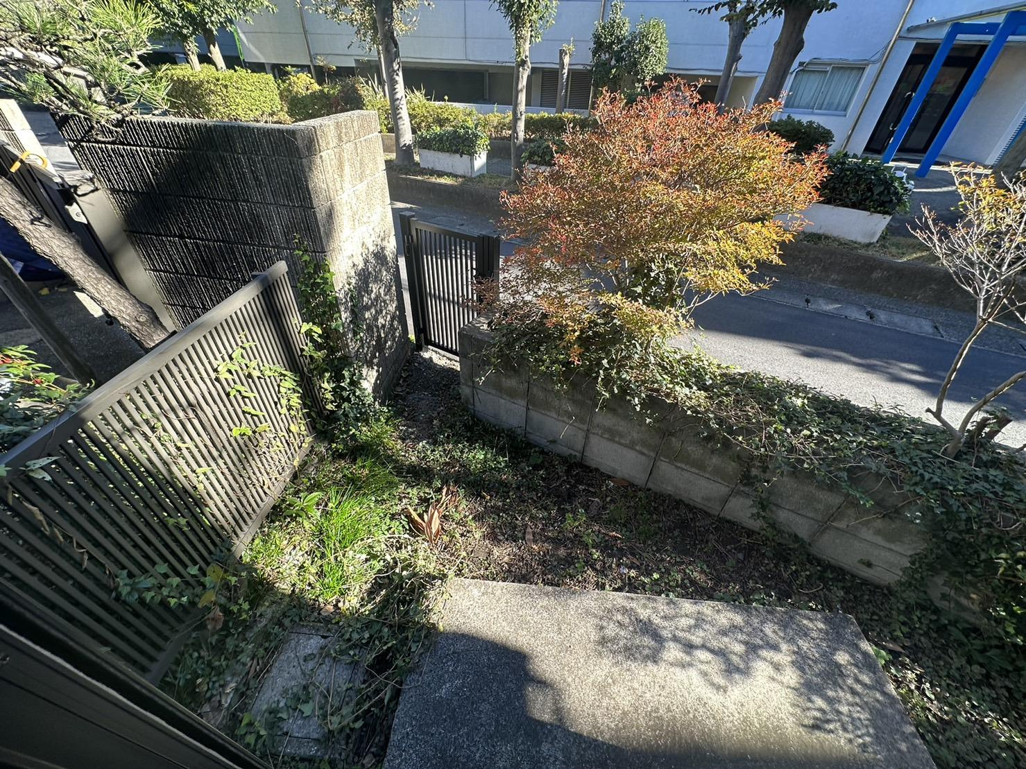 川崎市多摩区登戸のアパートのバルコニー