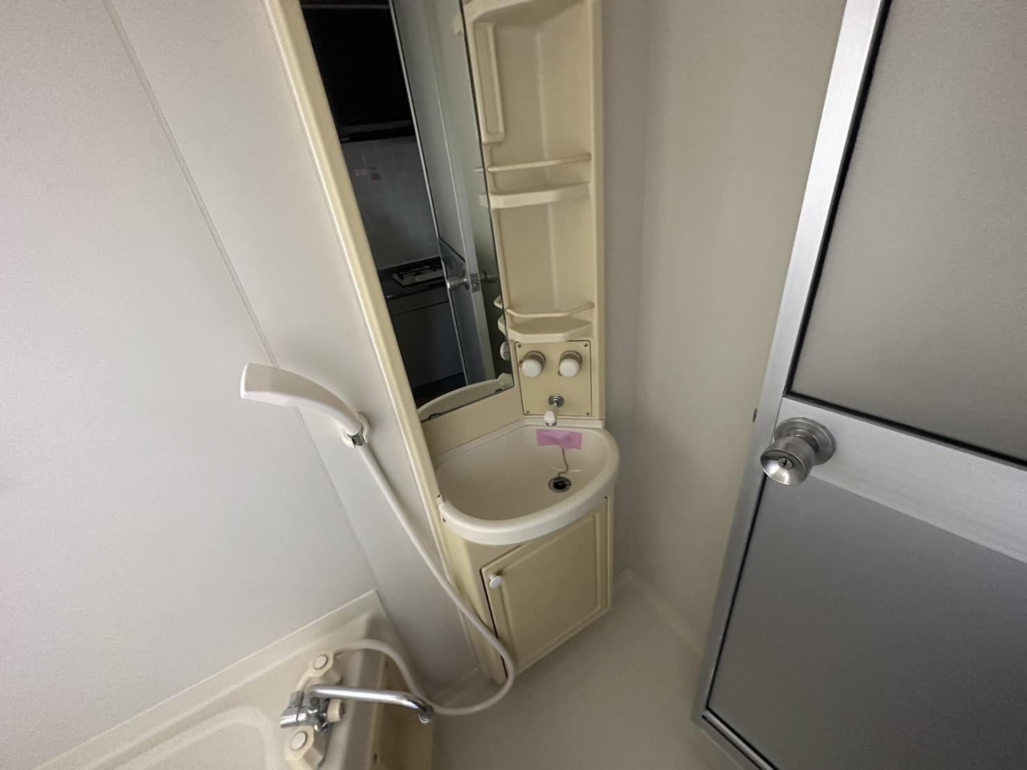 川崎市多摩区登戸のアパートの洗面所