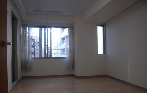 川崎市多摩区登戸の賃貸マンションの居間・リビング