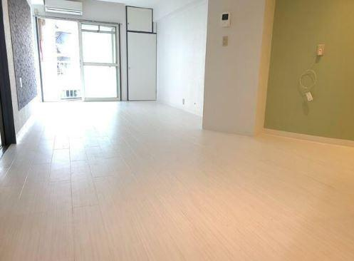 川崎市多摩区登戸の賃貸マンションの居間・リビング