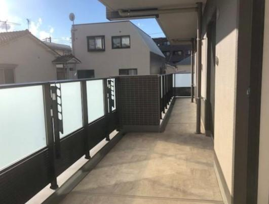 狛江市東和泉１丁目の賃貸マンションのバルコニー
