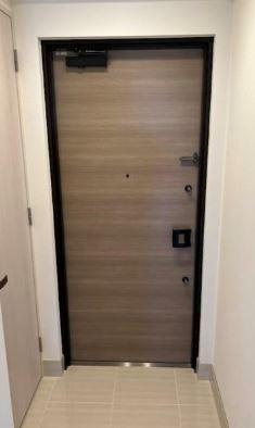 狛江市東和泉１丁目の賃貸マンションの玄関