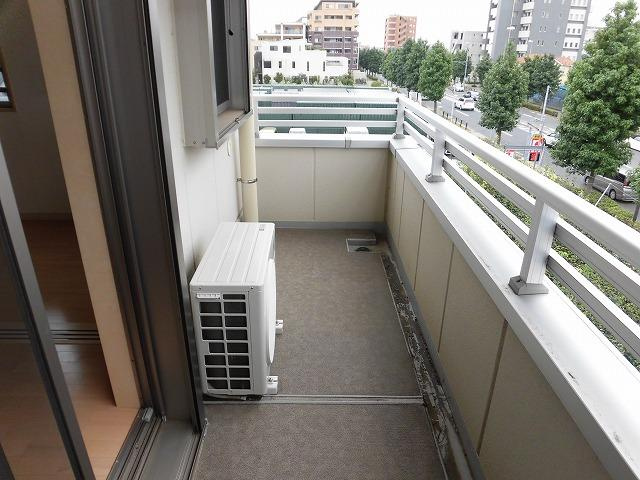 稲城市矢野口の賃貸マンションのバルコニー