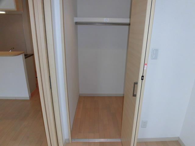 稲城市矢野口の賃貸マンションの収納