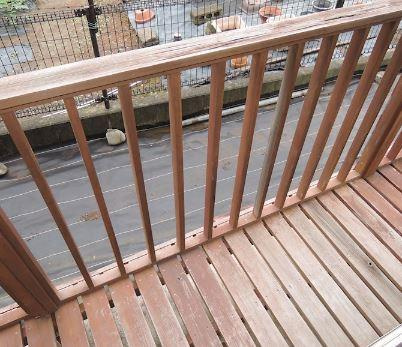 川崎市多摩区菅稲田堤３丁目のアパートのバルコニー