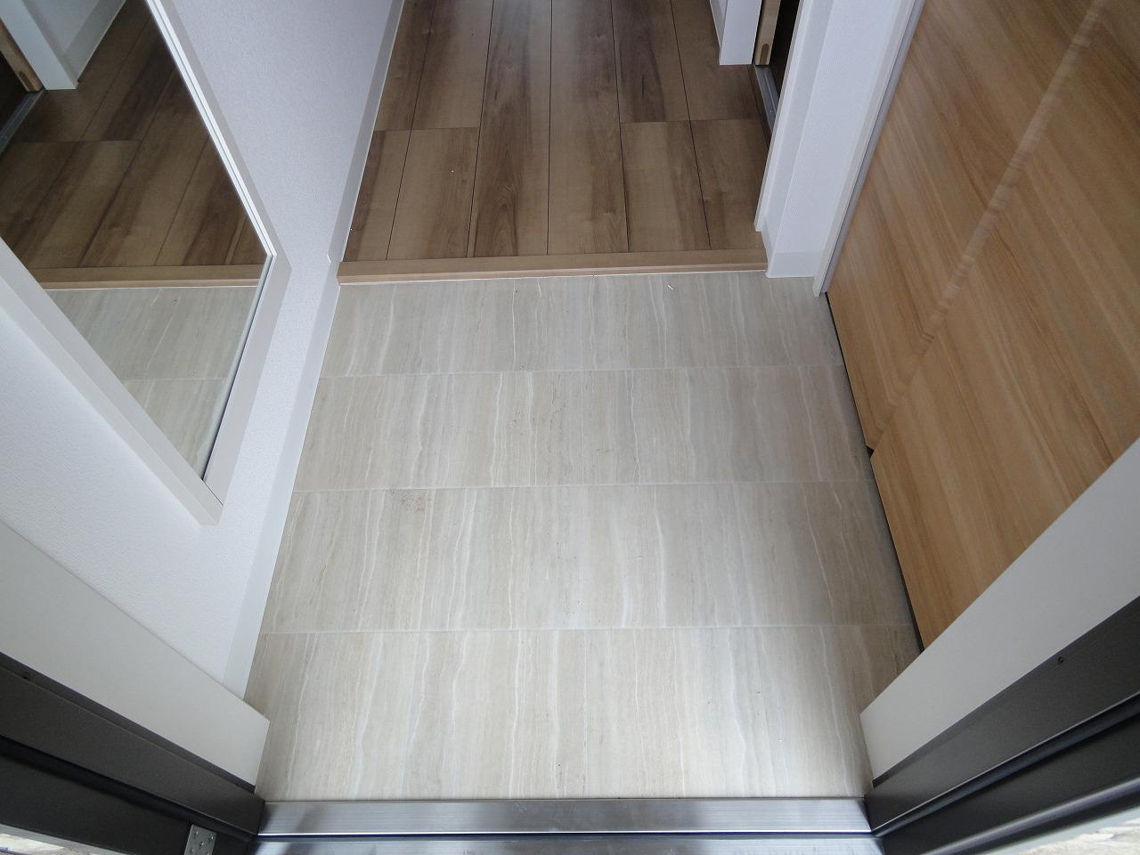 ピースコート登戸Ⅱの玄関