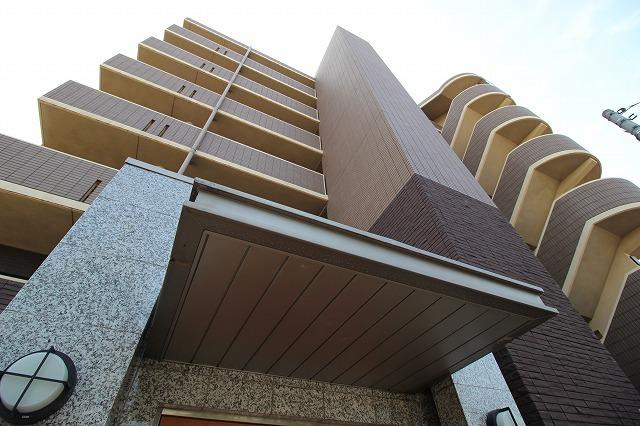 稲城市東長沼の賃貸マンションのバルコニー