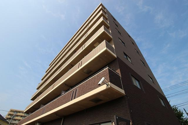 稲城市東長沼の賃貸マンションの外観