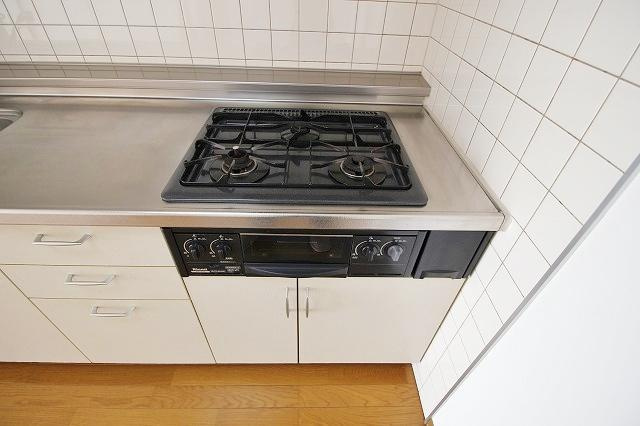 稲城市東長沼の賃貸マンションのキッチン