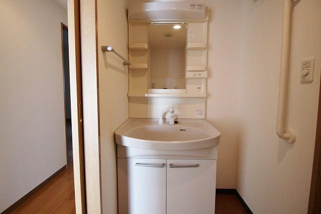 稲城市東長沼の賃貸マンションの洗面所