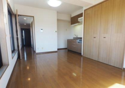 川崎市多摩区登戸の賃貸マンションの居間・リビング