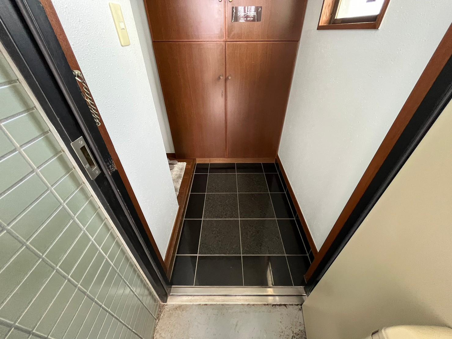 狛江市岩戸北３丁目の賃貸マンションの玄関