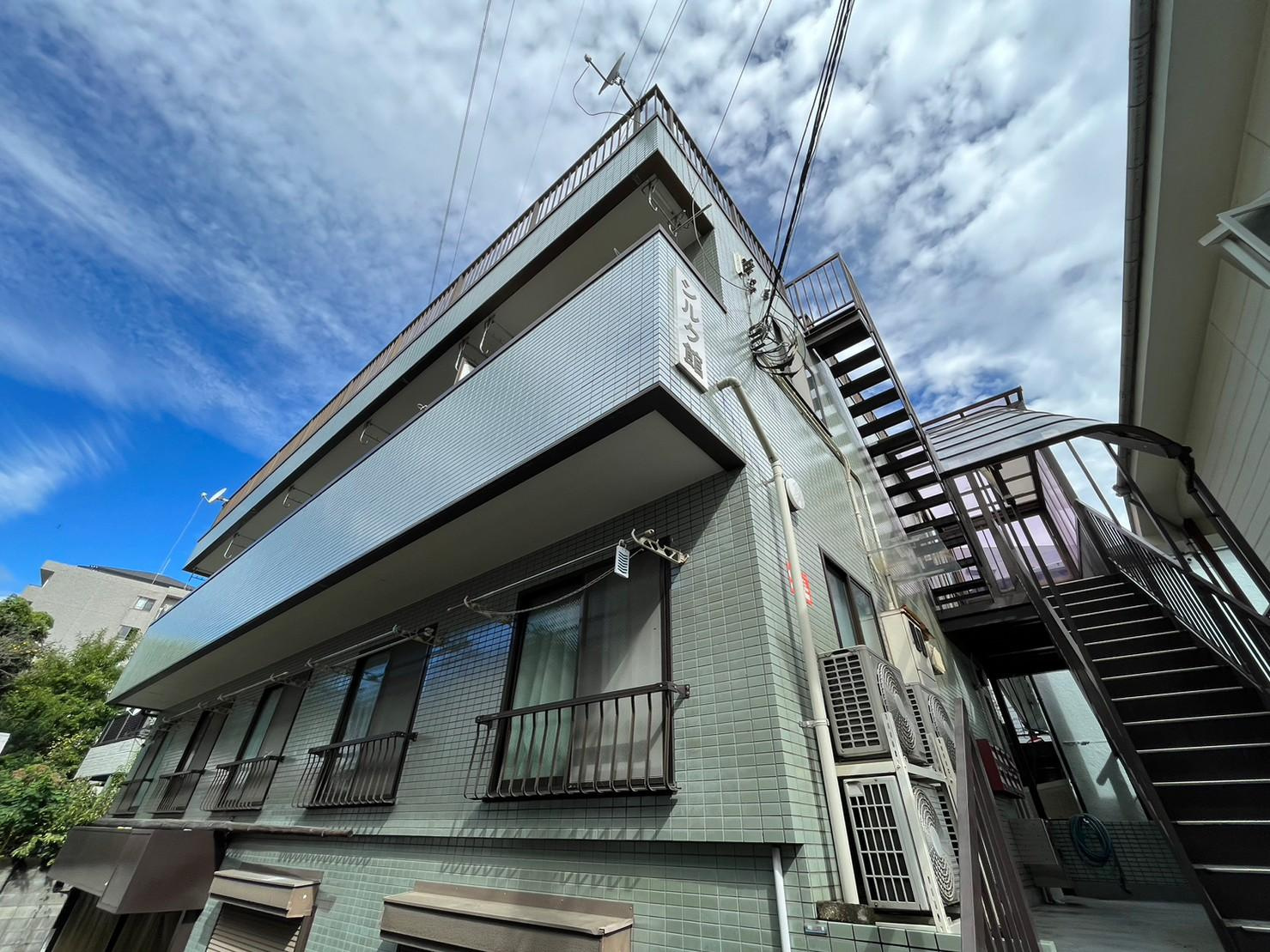 狛江市岩戸北３丁目の賃貸マンションの外観