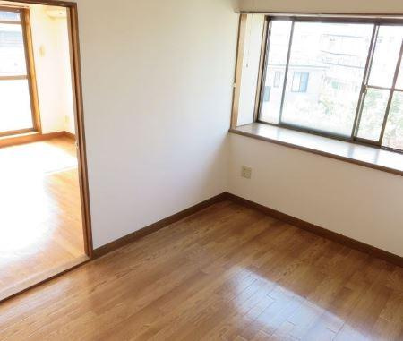 川崎市多摩区登戸の賃貸マンションの居間・リビング