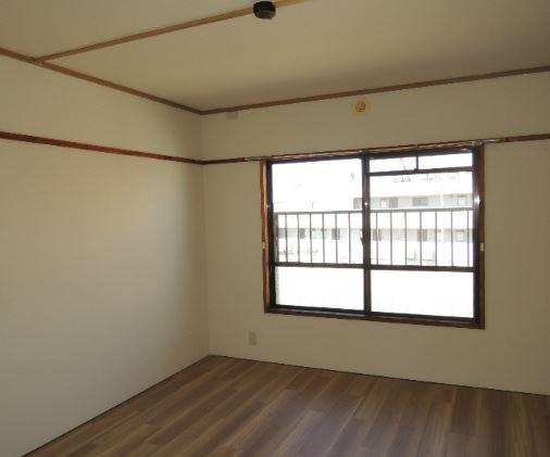 川崎市多摩区菅４丁目の賃貸マンションの居間・リビング