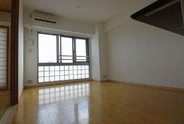 川崎市多摩区登戸の賃貸マンションの居間・リビング