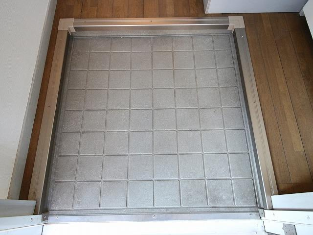 稲城市押立のアパートの玄関