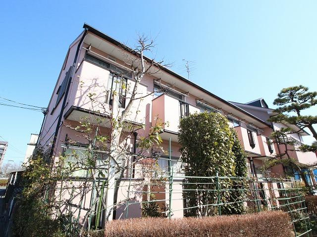 稲城市押立のアパートの外観