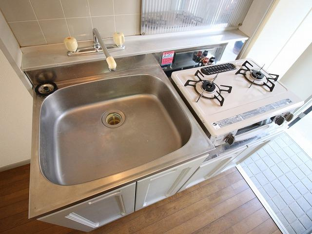 稲城市押立のアパートのキッチン