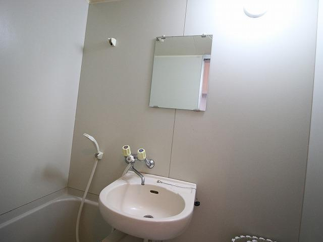 稲城市押立のアパートの洗面所