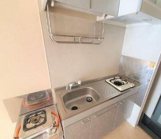 川崎市多摩区宿河原２丁目のアパートのキッチン
