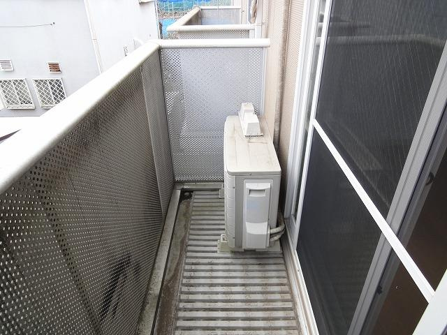 稲城市矢野口のタウンのバルコニー