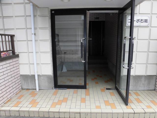 稲城市大丸の賃貸マンションのエントランス