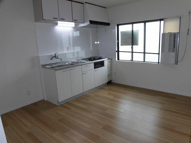 稲城市大丸の賃貸マンションの居間・リビング