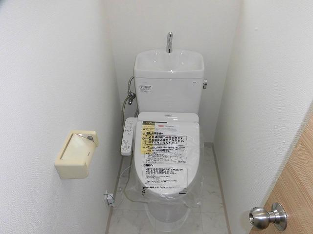 稲城市大丸の賃貸マンションのトイレ