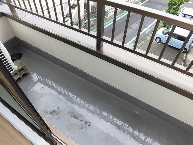 稲城市大丸の賃貸マンションのバルコニー