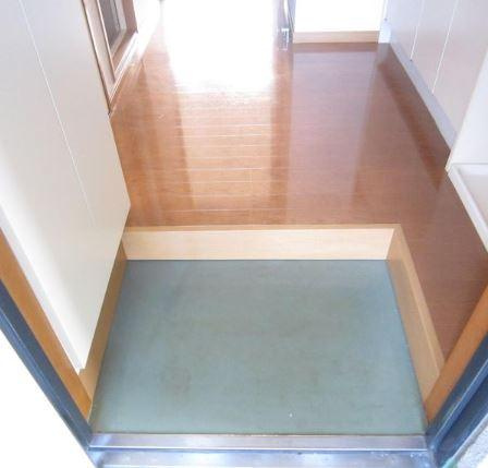 グローリー春愛の玄関