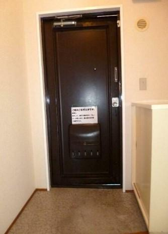 川崎市多摩区長尾４丁目の賃貸マンションの玄関