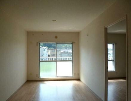 川崎市多摩区長尾４丁目の賃貸マンションの居間・リビング