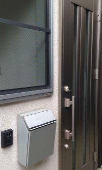 川崎市多摩区三田１丁目のアパートの玄関