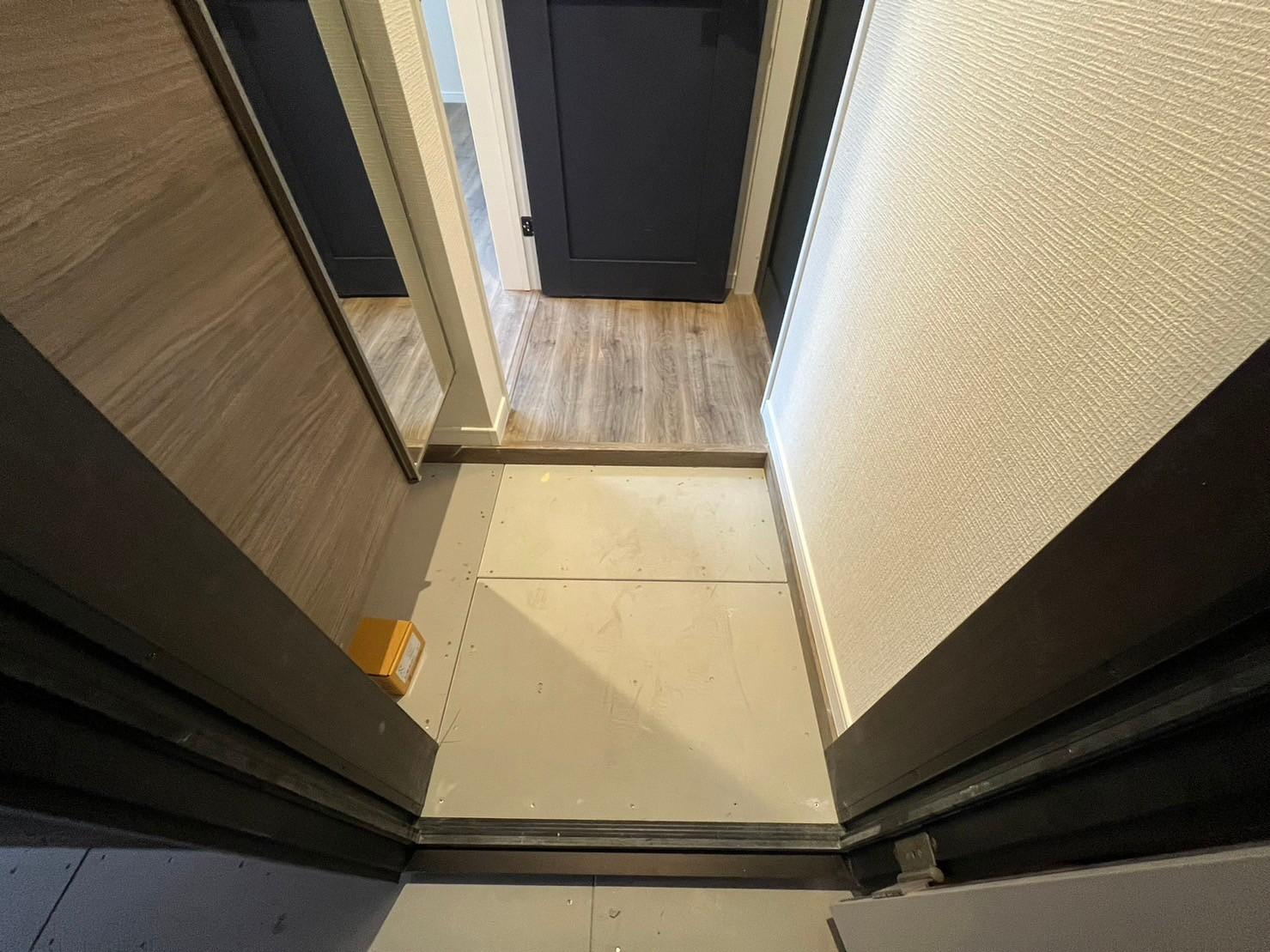 川崎市多摩区中野島１丁目のアパートの玄関