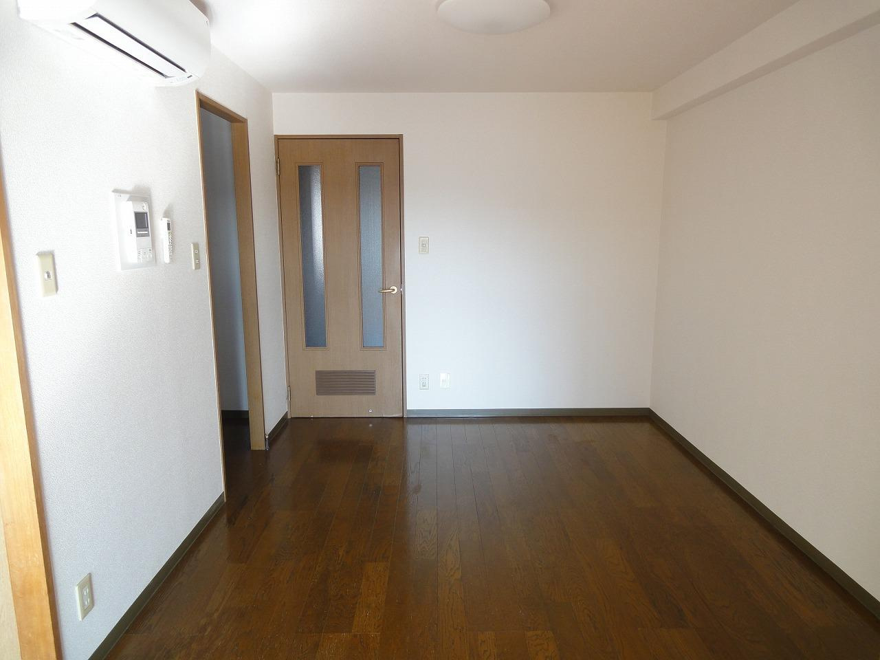 川崎市多摩区菅２丁目の賃貸マンションの居間・リビング