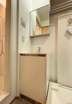 狛江市猪方３丁目のアパートの洗面所