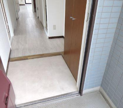 サンパレス多摩の玄関