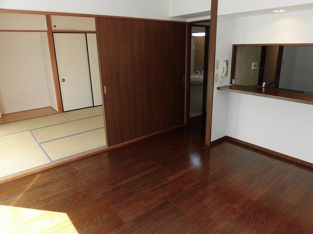 ティーズガーデン稲城の居間・リビング