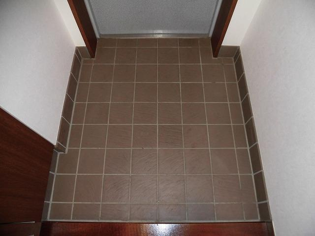 ティーズガーデン稲城の玄関