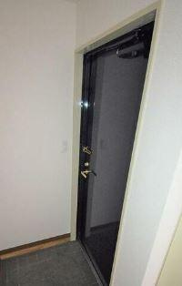 川崎市多摩区中野島５丁目の賃貸マンションの玄関