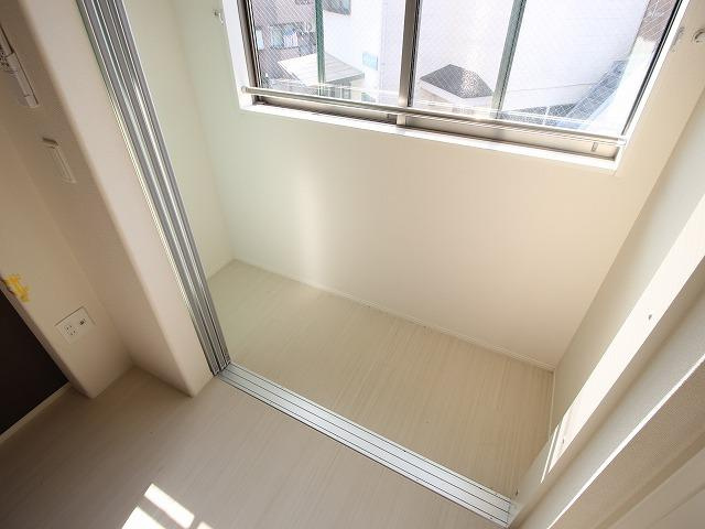 川崎市多摩区菅北浦３丁目のアパートのバルコニー