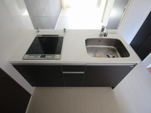 川崎市多摩区菅北浦３丁目のアパートのキッチン